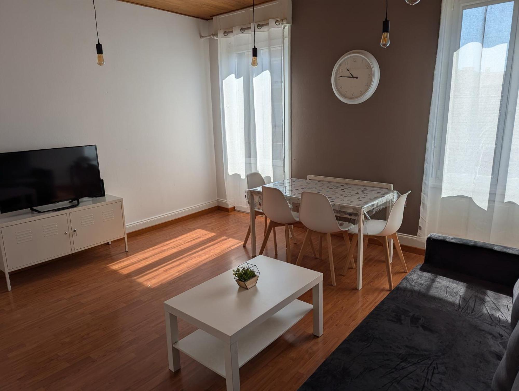 Le Mirage - Appartement 2 Chambres, Salon, Cuisine Equipee, Parking Et Wifi Gratuit Mulhouse Luaran gambar